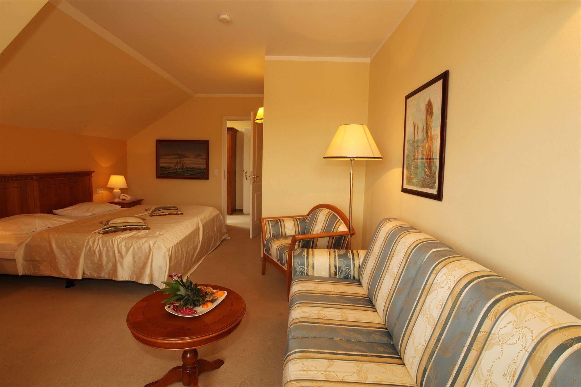 Strandhotel Deichgraf グラール・ミューリッツ エクステリア 写真